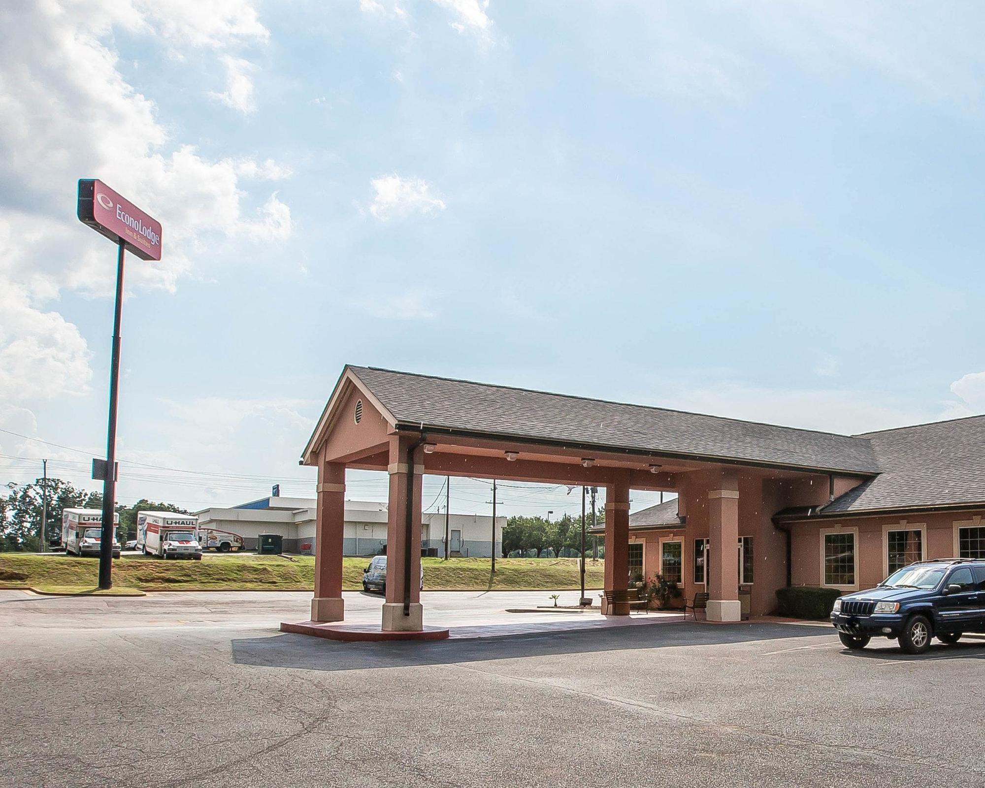 Red Roof Inn & Suites Madison, Ga Exterior photo